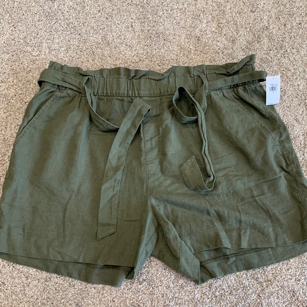 Old navy, high waisted tie belt linen blend 4” shorts, size 16, NWT!